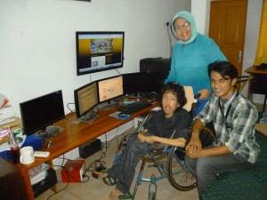 Co-Founder SF, (kanan) saat berkunjung di kediaman Habibi Afsyah di Jakarta. (foto: Istimewa)